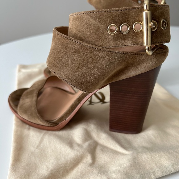 Vince Camuto signature suede sandal - Picture 2 of 5